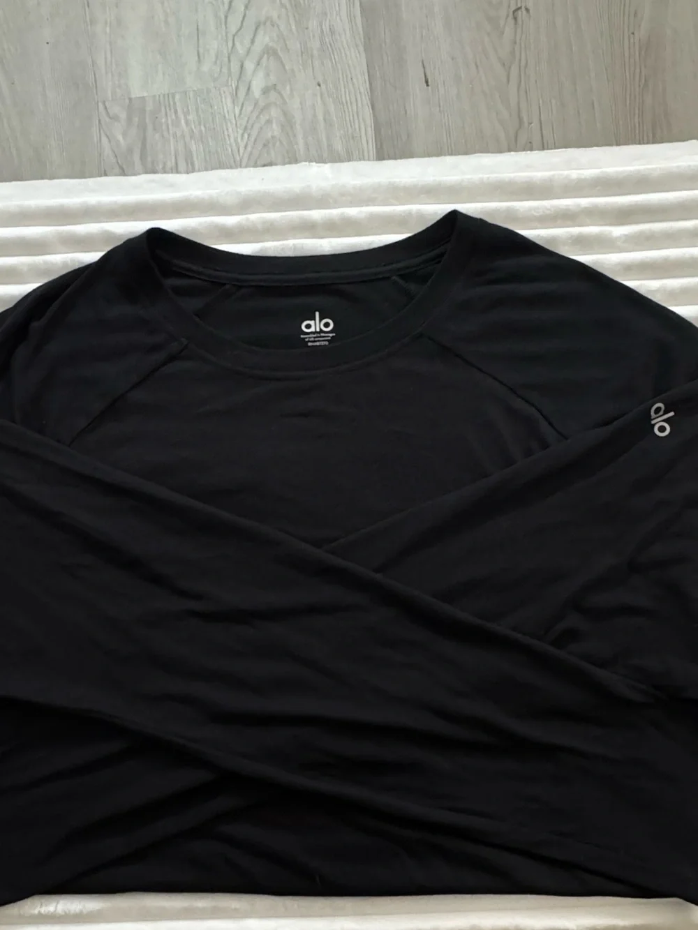 Alo Yoga Triumph Long Sleeve Tee - Black